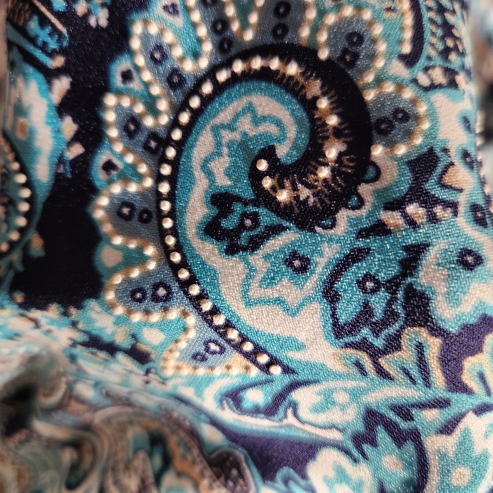 Catherines Blue Paisley Top Silver Accent Cutout Neckline Size 3X Stretchy - Picture 7 of 9